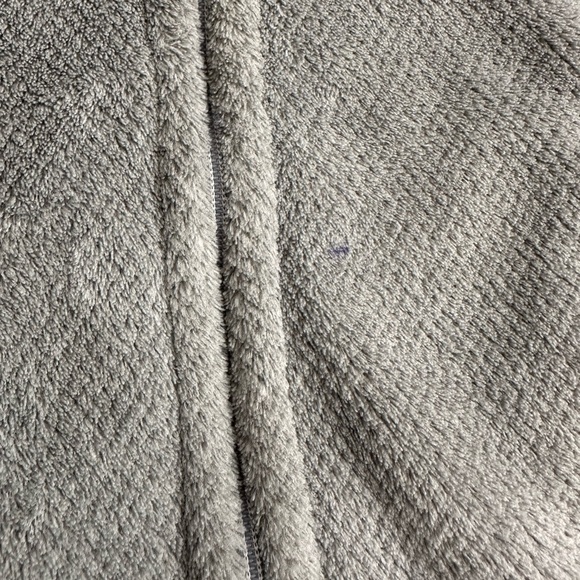 Patagonia women’s gray and purple fleece vest - Picture 5 of 10